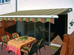 Geniessen Sie Ihre Terrasse auch im Hochsommer. Mit den Markisen von Dekofactory Berlin.