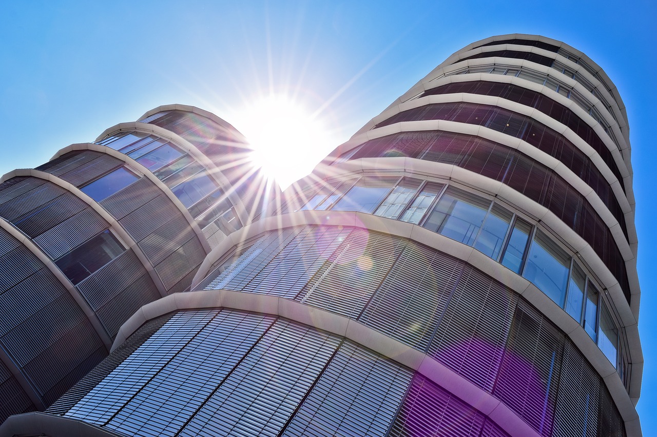 sonnenschutz für moderne bürogebäude